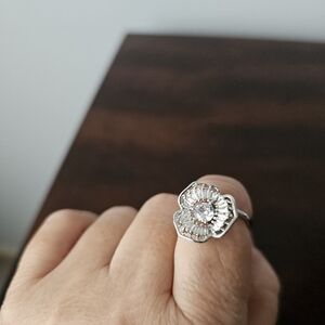 Elegant Silver Floral Ring